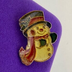 💛 Vintage Festive Snowman Brooch – Enamel Holiday Pin